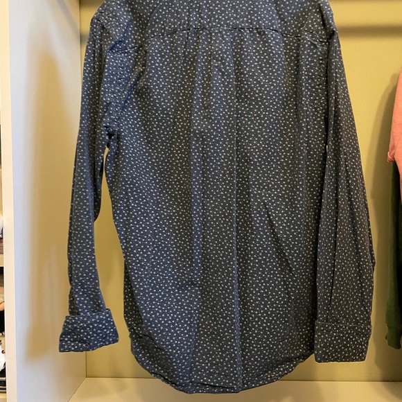 Abercrombie men’s button down shirt in a size large. - Picture 4 of 4